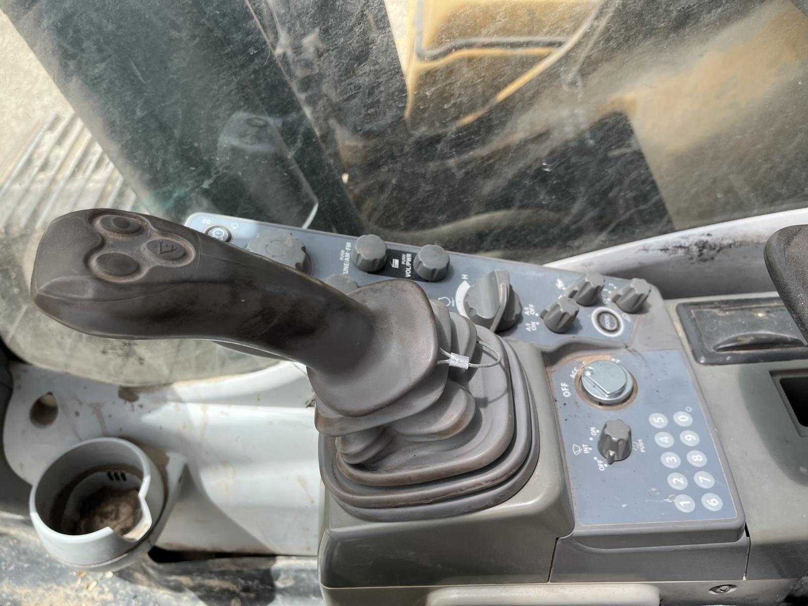 ./imagenes/INVOICE/2019/18175/JOHN DEERE 350G LC (8).JPG